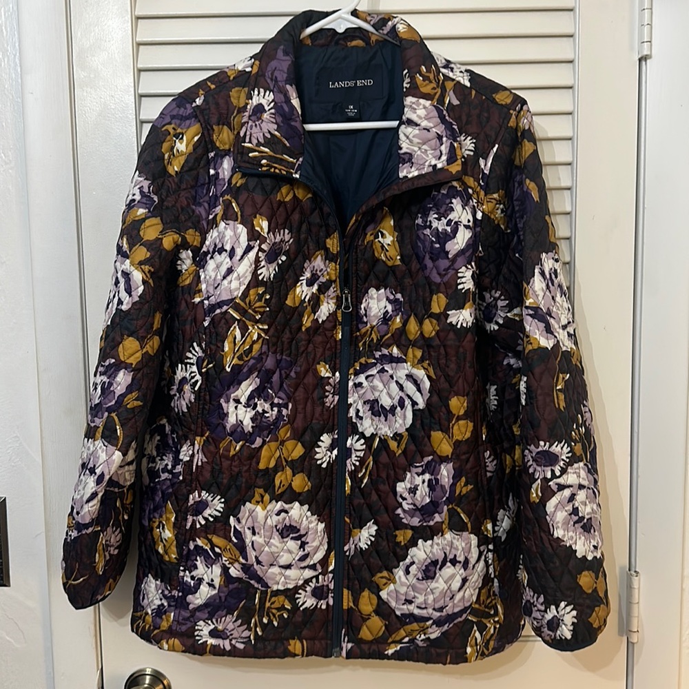 LANDS’ END.  1X floral insulated Jacket. Multi colored.